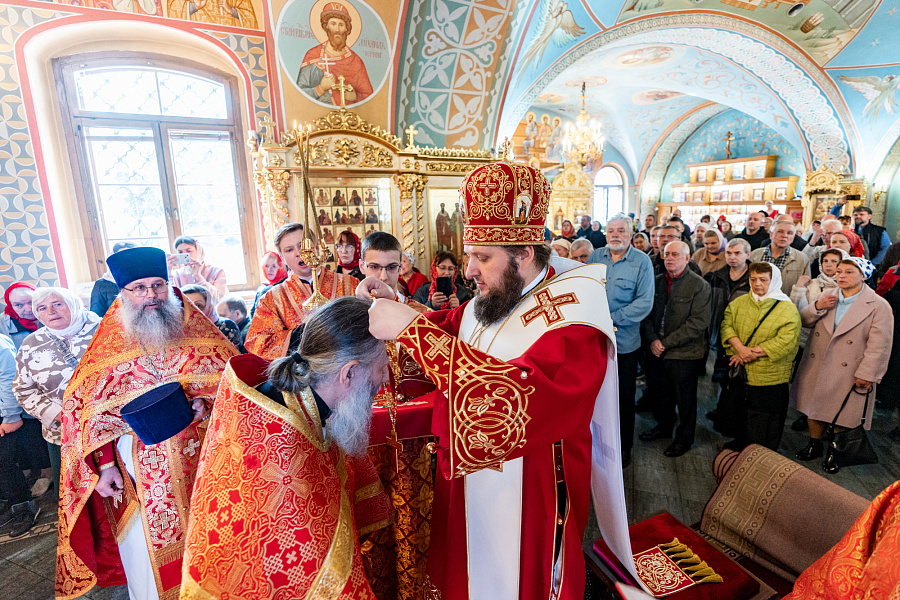 Архиерейское богослужение в Воскресенском храме города Подольска